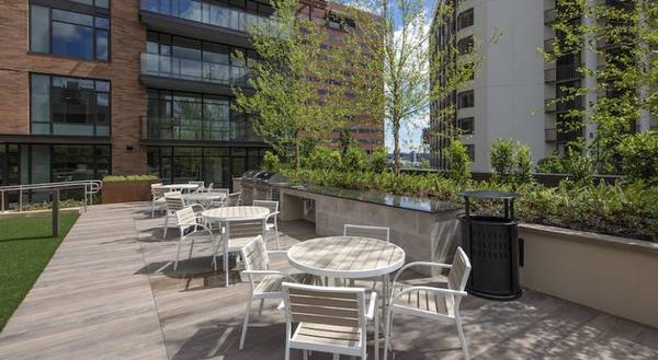 $2,211 / 1br - 839ft2 - Large Kitchen Pantries, Refrigerated Lockers For Food Deliveries (Downtown Portland)63672547677059120