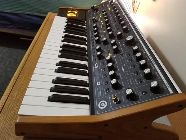 Moog Subsequent 37 1