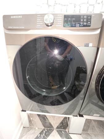 Samsung 7.5 cu. ft. Smart Stackable Gas Dryer with Steam Sanitize+ 1