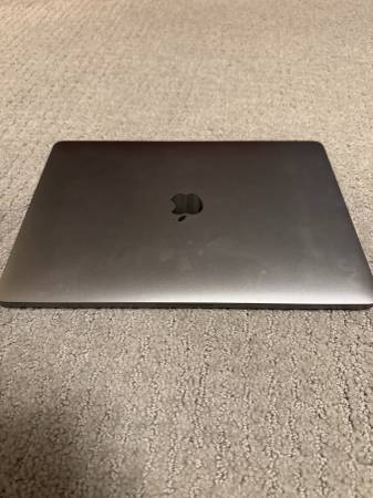 Macbook Pro, 2017 13-inch (non-touch bar) 1