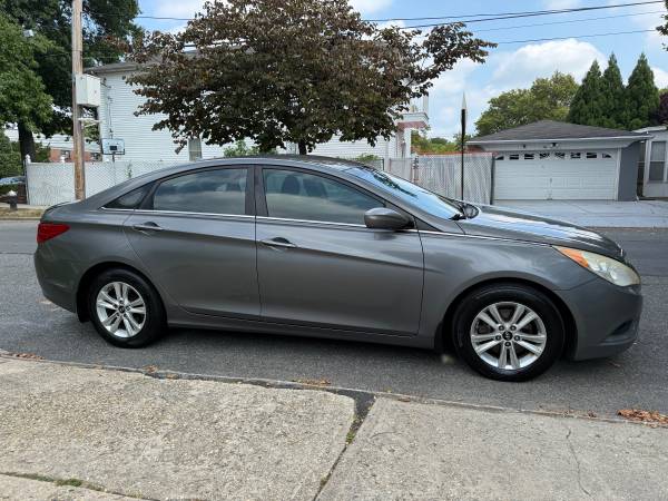 2012 Hyundai Sonata funciona excelente y se ve hermoso - $2,900 (Staten Island)63441360850307121