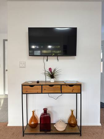 $1350.00 / 1br - Tranquilo, seguro, limpio, espacio de patio privado, entrada privada para automóvil,63686726643587124