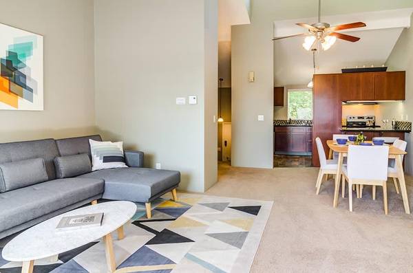 $1,795 / 1br - 789ft2 - Large Closets, Ceiling Fan, Night Patrol (50 Kerr Pkwy, Lake Oswego, OR)63831327223683121