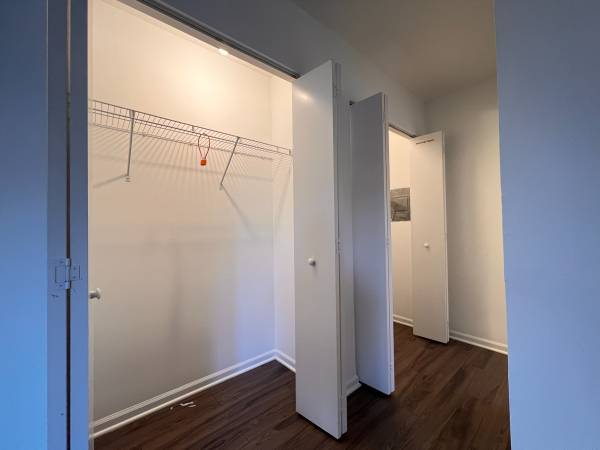$1,425 Mordern Spacious Studio Near Public Transit and Lakefront (Uptown)63781351427971123