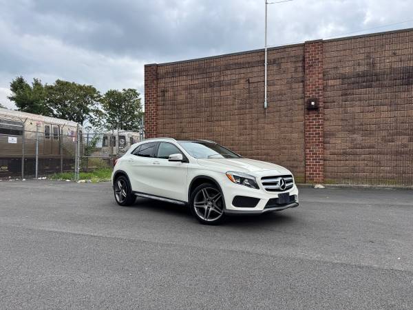 2015 Mercedes-Benz GLA250 4MATIC completamente equipado (panorámico, cámara, navegación) - $10.990 (Brooklyn)63470771754113121