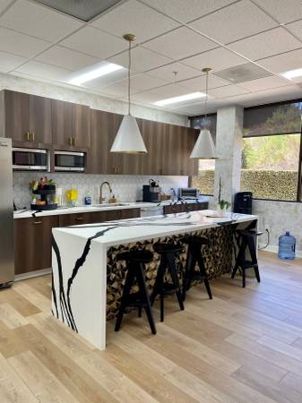 $900 / 200ft2 - Executive Workspace - offices for rent (Westlake Village)63800403195905122