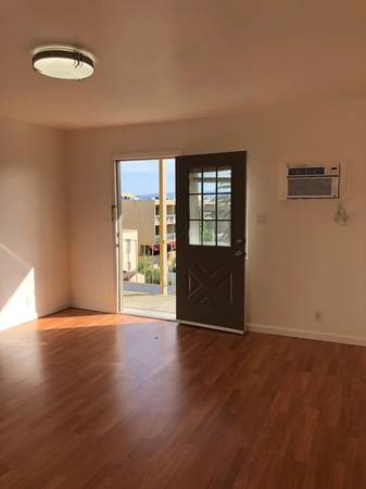 $1,650 / 400ft2 - Estudio Bien Iluminado y Amigable con Mascotas Cerca de Todos Santos Avl. AHORA (Concord)63695766813571122