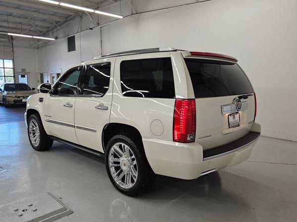 2013 CADILLAC TRUCK ESCALADE PLAT Platinum Edition - $18,999 (#1 Pre-owned Selection)63617278988931122
