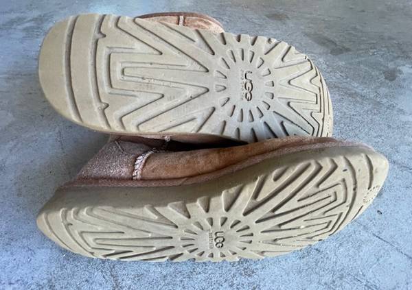 Ugg tobillo alto - $20 (novato)63471453305217124