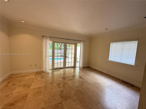 $5,900 / 3br - Spacious 3 bed 2.5 bath House for rent in Grove #3022 (Miami)64001849808770123