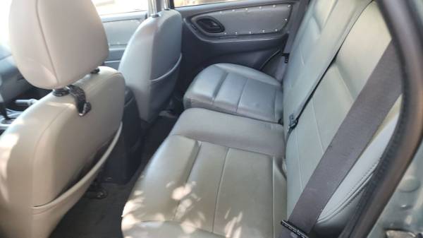 2005 Ford Escape 4x4 4WD Electric Hybrid Sport Utility 4D SUV - $1,950 (Real Deal Auto)63619131794177124