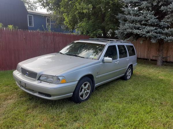 1999 VOLVO V-70 AWD 4x4 - $4,800 (Plattsburgh)63441376547971121