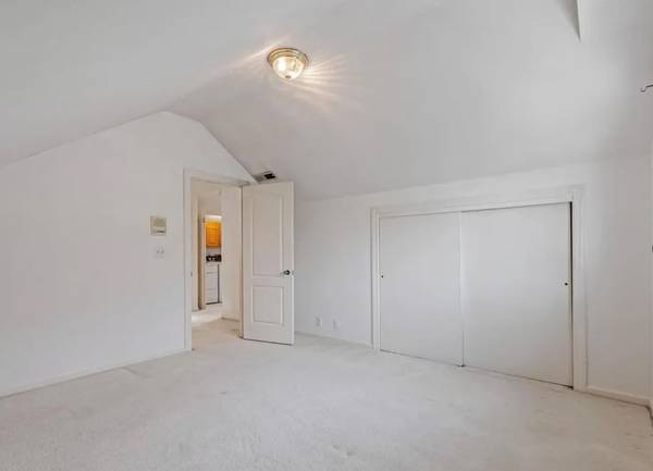 $970 / 2br - "Great Rental Potential – 2 Bed, 1 Bath" (pawtucket, RI)64002828637571120