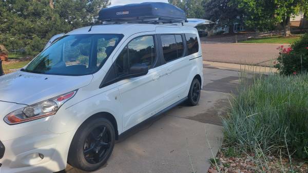 Furgón Ford Transit Commuter XLT del 2017 con conversión para acampar - $27,00063612390035969121