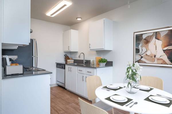 $1,549 / 2 habitaciones - 775 pies² - ¡Este lugar se sentirá como en casa! ¡Disponible 2 habitaciones, 1 baño! ¡775 pies cuadrados! (Gladstone/Milwaukie - ¡Cerca de tiendas y restaurantes locales!)63831608405377123