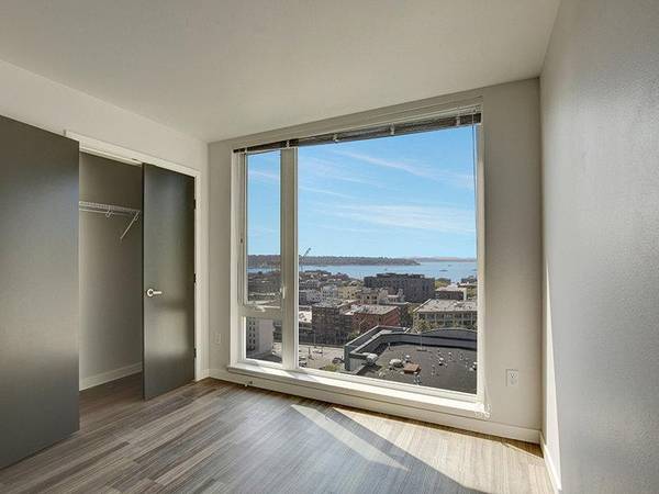 $1,395 / 1br - 578ft2 - Water Sewer And Trash Included in Rent, Washer and Dryer Hook-Ups (Downtown Seattle)63850755777281122