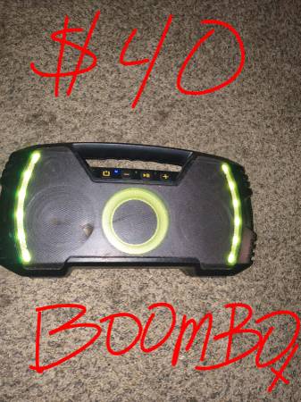 BLUTHOOTH SPEAKER SOUNDS GOOD... BOOM BOX 1