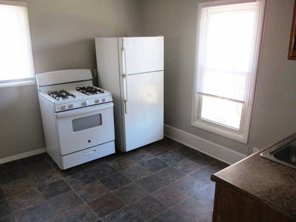 $770 / 1br - Unidad superior en dúplex (905 W front)63700508260611122