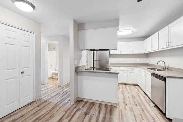 $2,050 / 3br - 1114ft2 - Patio/Balcón, Lavadora/Secadora, Gimnasio de 24 Horas (7875 SW Vlahos Dr, Wilsonville, OR)63831397339137122