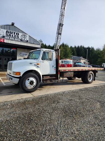 1999 INTERNATIONAL 4700 FLATBED WITH 7.3L DIESEL ENGINE 1