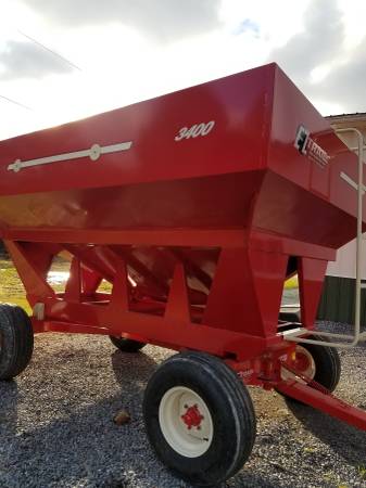 EZ Trail 300 Bushel  8-1/2' x 12-1/2' Gravity Box on 1074 10 Ton Gear 1