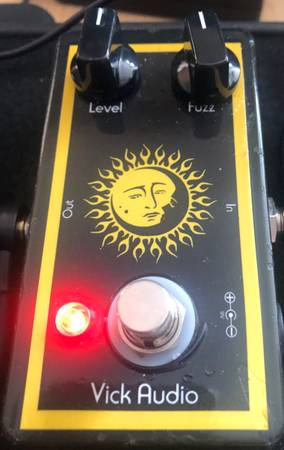Vick Audio Midnight fuzz pedal 1