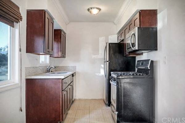 $2,245 / 1br - 708ft2 - Controlled Access/Gated, Gas Range, Recessed lighting (296 N Oakland Ave, Pasadena, CA)63840112442497123