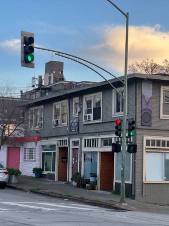 $2,400 / 3br - 1100ft2 - Dimond District 3 bedroom walk up apartment (oakland hills / mills)63880014512513121