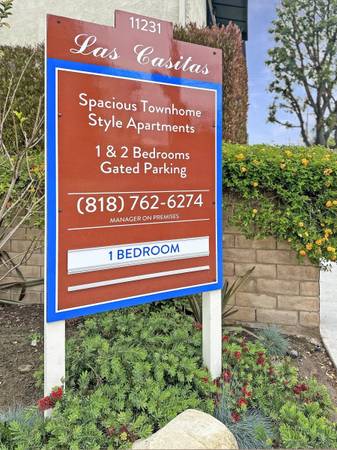 $2,245 / 1br - Beautiful 1B/1B Apartment ~ Excellent location! ~ Great Price! ~ (North Hollywood)63840115325697121