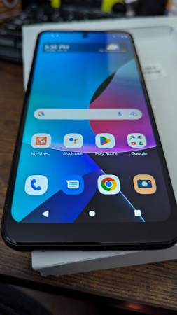 Brand New Motorola UNLOCKED Smartphone - Smartwatch included 1