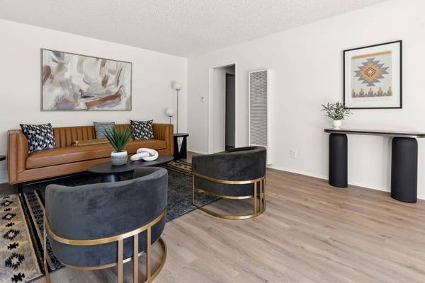 $2,925 / 2br - 1014ft2 - Public Parks Nearby, Assigned Parking, Furnished Options Available (645 Hampshire Rd, Westlake Village, CA)63668271350273121