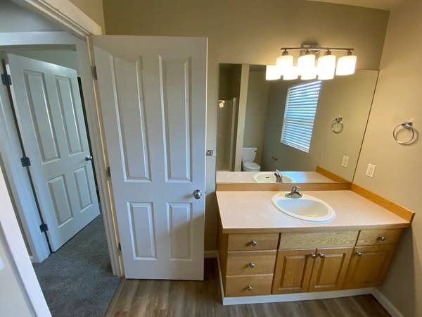$1,989 / 3br - 1790ft2 - Un lugar que se siente naturalmente como en casa (Des Moines, WA)63808059031809122