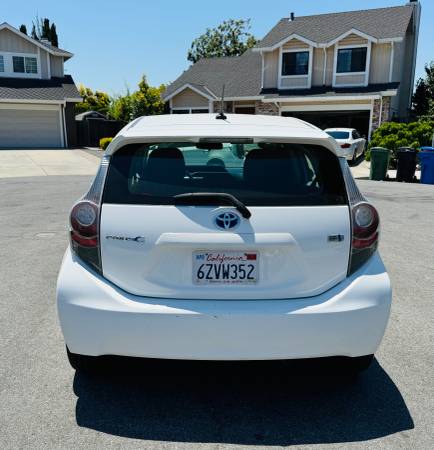 2013 Toyota Prius - $5,55563617123897603124