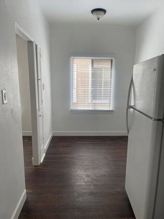 $1,475 / 500ft2 - Estudio en Edificio Antiguo - Todos los Servicios Incluidos (Mid Wilshire)63818753547265124