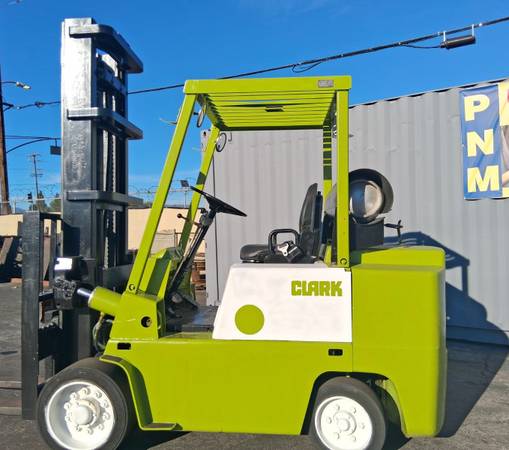 7,000 LBS FORKLFT CLARK C500-70 1