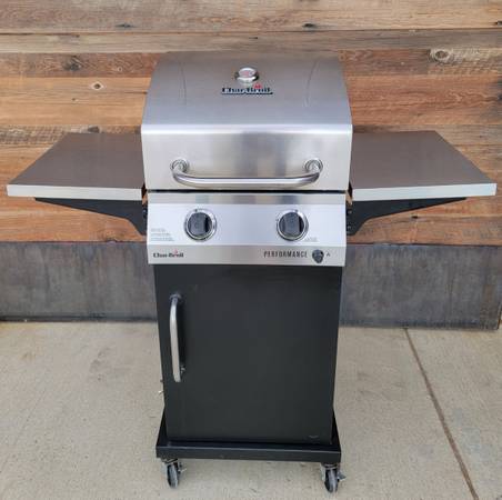 Charbroil Performance Grill 1