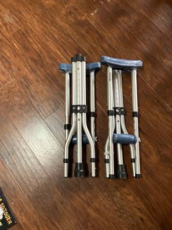 Folding crutches 1