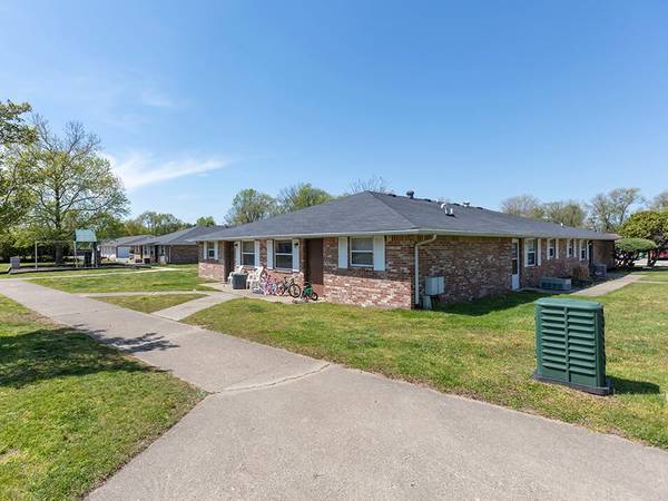 $850 / 2br - 932ft2 - Laundry Facility, Spacious Closets, Additional Storage (3225 E Goldenrod Ave, Terre Haute, IN)63675898945537120