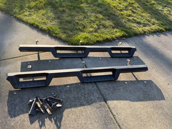 2011 4 door jeep nerf bars and accesories 1