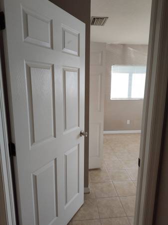 $1,200 / 2br - 672ft2 - Ready to Move in 2/1 Apartment with Washer & Dryer (Cape Coral)64151007025409122