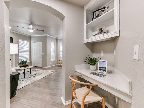 $1,469 / 2br - 1127ft2 - Business Center, Open & Efficient Apartments, Washer & Dryer63806171539971124