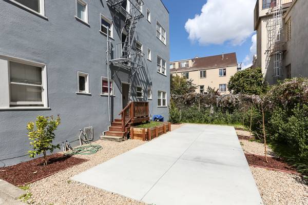 $2,595 / 2 habitaciones - ¡Increíble unidad de 2 habitaciones con mucha luz natural cerca de Lake Merritt! (oakland lake merritt / grand)63873332248067122