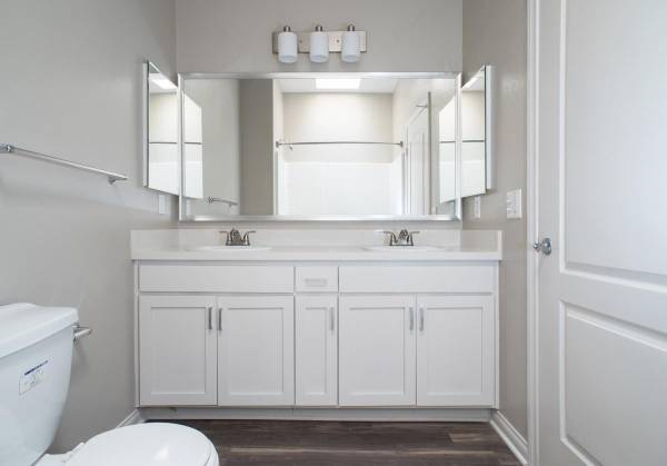 $2,498 / 2br - 1040ft2 - Lease by the unit or by the bed, Dishwasher, Mirrored Closet Doors (University Park)63701130433411124