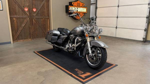 2017 Harley-Davidson® FLHR - Road King® 1