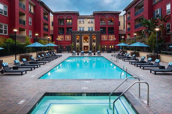$3,174 / 2 dormitorios - 1059 pies² - Estufa de gas, interiores mejorados disponibles, sala comunitaria (3455 Kearny Villa Road, San Diego, CA)63865932353795120