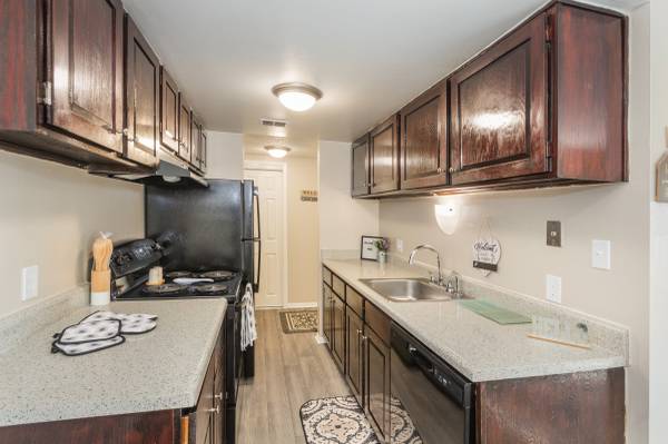 $1,025 / 2br - 950ft2 - August Move In Special (Colorado Springs)63687084038401124