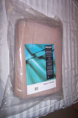 Blanket - Vellux Queen Size - Brand new 1