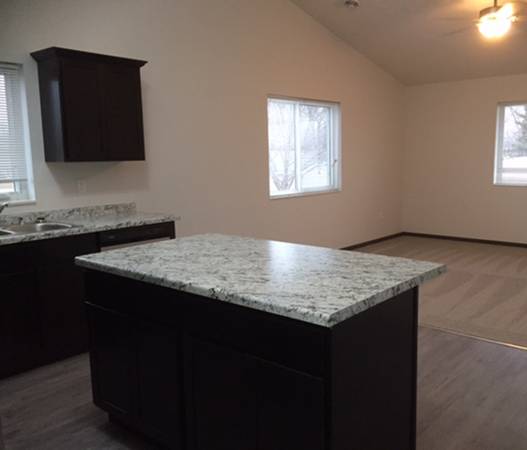 $1,525 / 2br - 1283ft2 - Two-Bedroom in Duplex in Belle Plaine - Close to Twin Cities! (Belle Plaine)64048421053827122
