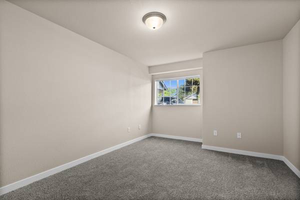 $1,765 / 2br - 958ft2 - Cozy Wood Burning Fireplaces, Situated in Lakewood!, 2/BD (2611 84th Street Ct, Lakewood, WA)63688497689345120