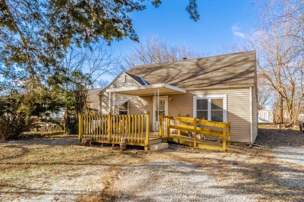 Welcome home to this charming Anderson property! 1